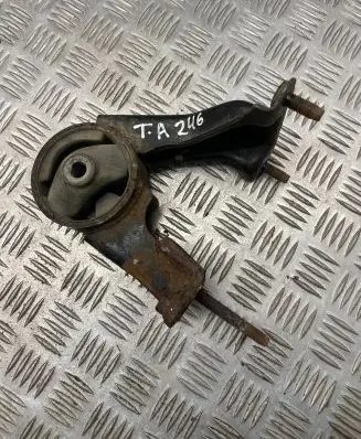 Toyota Avensis T250 Engine mount bracket