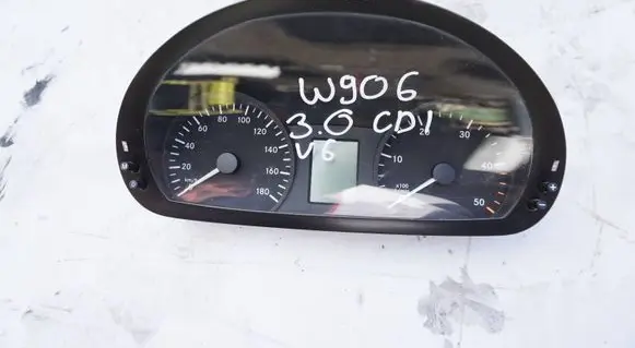 Speedometer (instrument cluster)