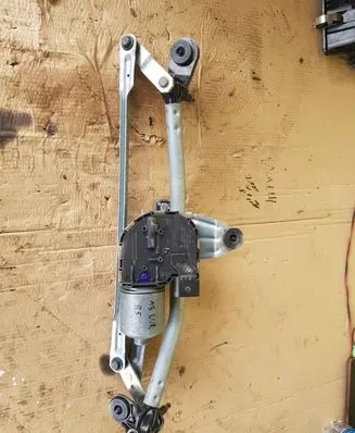 Front wiper linkage and motor
