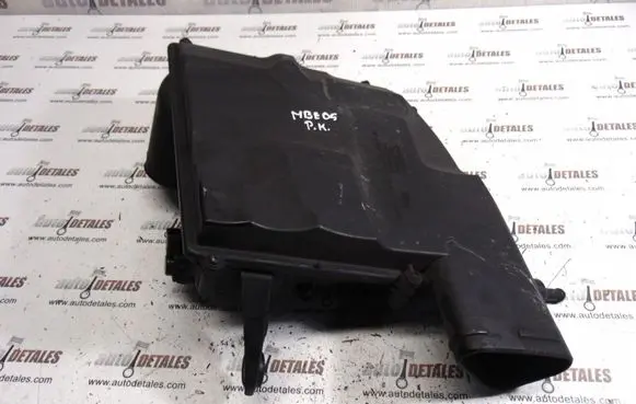 Mercedes-Benz E W211 Air filter box A6420940304
