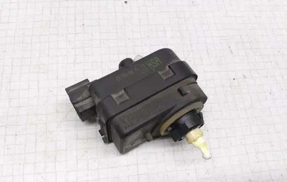 Nissan Almera N16 Headlight level adjustment motor 