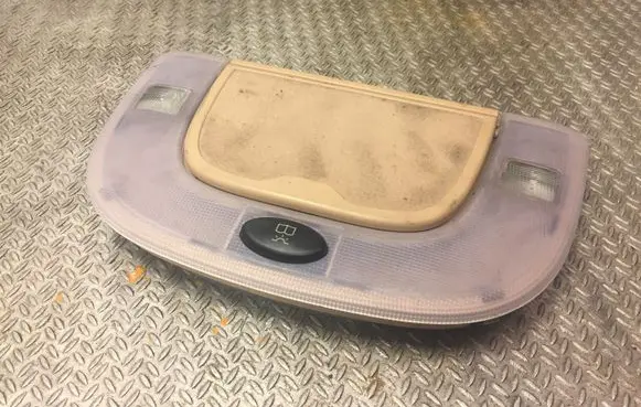 Mercedes-Benz S W220 Front seat light 2208200301 A2208200301