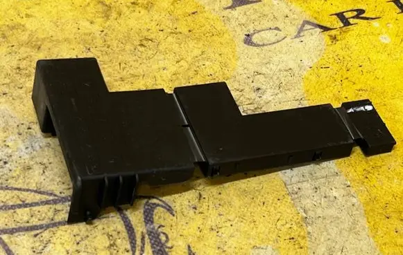 Porsche Cayenne (92A) Fuse box cover 7P0937132