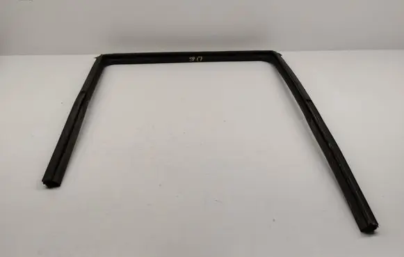 Mercedes-Benz X-class W470 Rubber seal rear door window/glass 