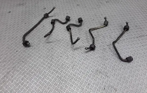 Fuel injector supply line/pipe