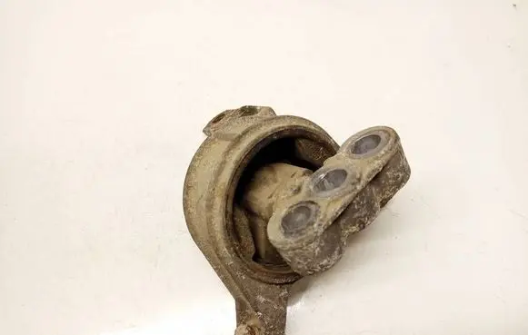 Opel Zafira A Engine mount bracket 90575772