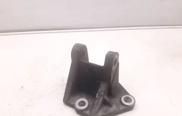 Mazda 626 Generator/alternator bracket 