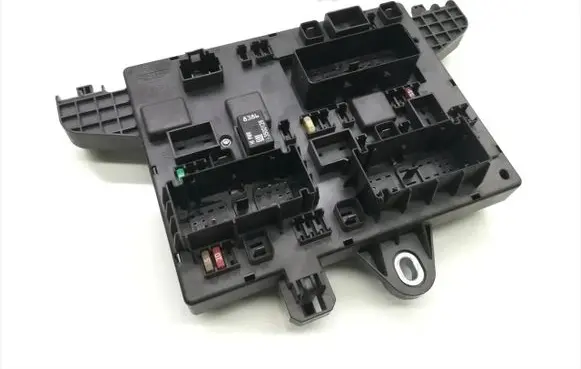 Opel Astra J Fuse module 13343949 1110077AB 365927271