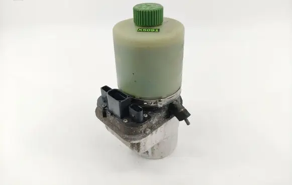 Skoda Fabia Mk2 (5J) Power steering pump 6R0423156
