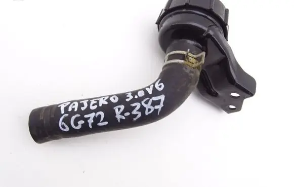 Mitsubishi Pajero Oil fill pipe 