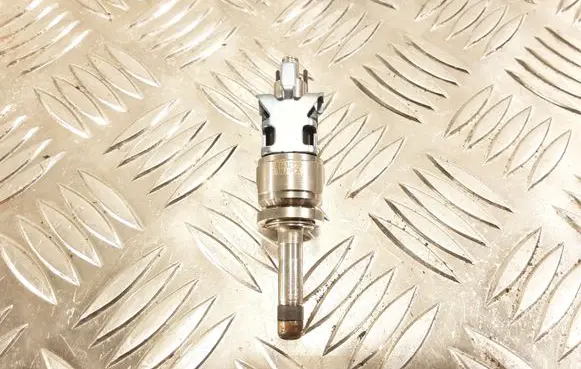 Volvo XC60 Fuel injector 31432778