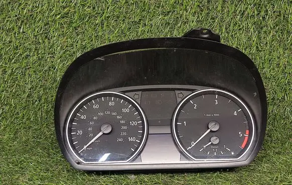 BMW 1 E81 E87 Speedometer (instrument cluster) 6947136 102498221