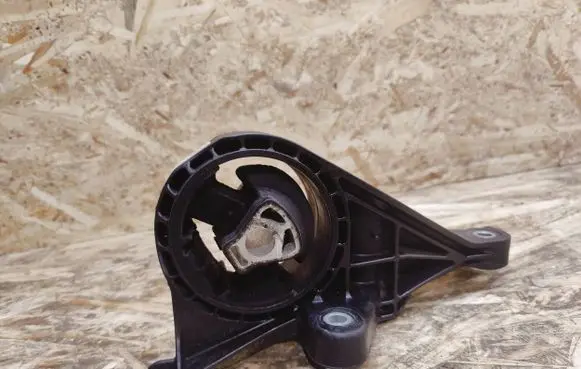 Cadillac XTS Engine mount bracket 22801992