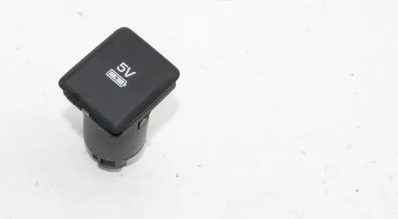 Jaguar I-Pace USB socket connector JPLA19010CA
