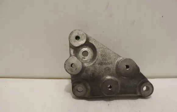 Opel Mokka X Gearbox mounting bracket 95265893
