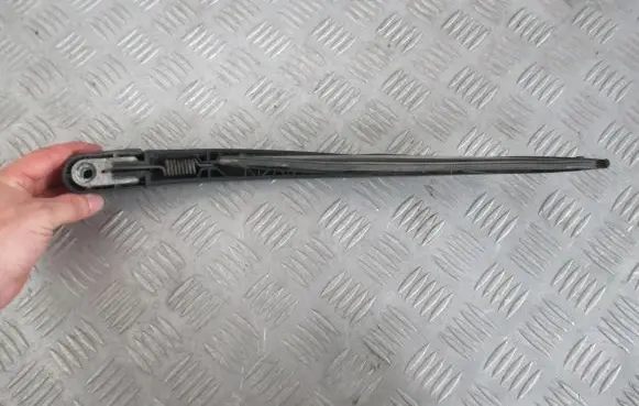 Hyundai i30 Rear wiper blade arm