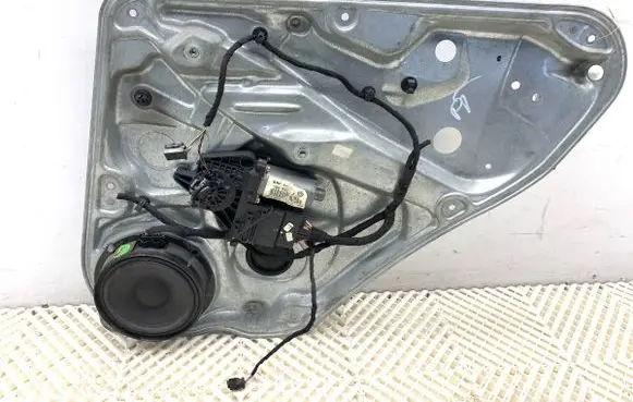 Volkswagen PASSAT B5.5 Rear door window regulator with motor 