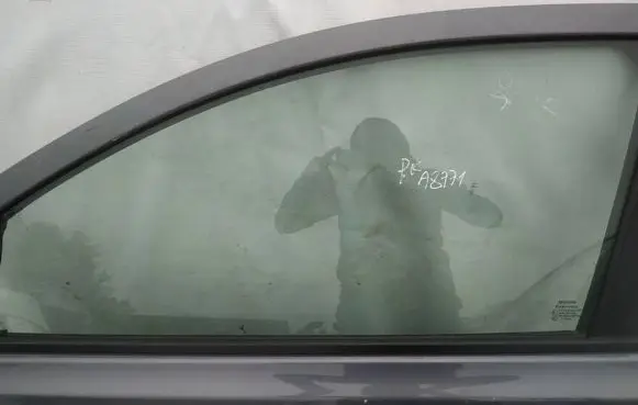 Nissan Qashqai Front door window glass four-door