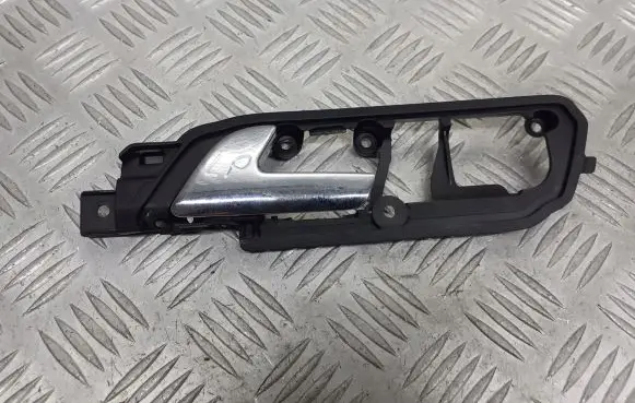 Volkswagen Polo IV 9N3 Front door interior handle 601837173A