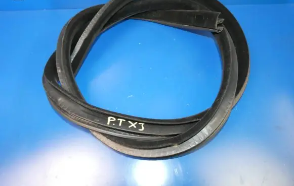 Jaguar XJ X351 Rubber seal rear door PTXJ