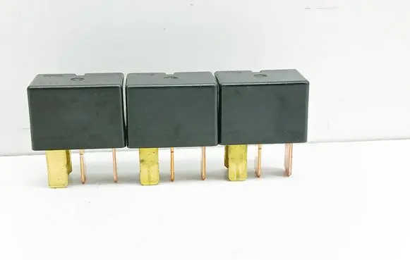 Toyota Avensis Verso Other relay 9098702024
