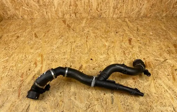Land Rover Range Rover Sport L494 Engine coolant pipe/hose GPLA65009A