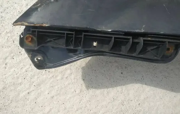 Front bumper mounting bracket