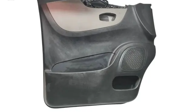 Renault Trafic III (X82) Front door card panel trim
