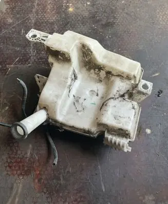 Ford Focus Windshield washer fluid reservoir/tank BV6117B613A