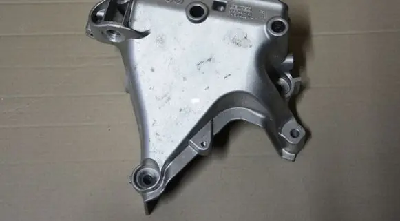 Volkswagen Golf VII Engine mounting bracket 05E199275