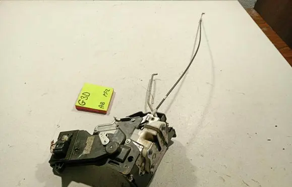Mercedes-Benz C W202 Front door lock 31416686