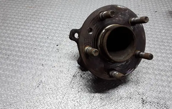 Rear wheel hub