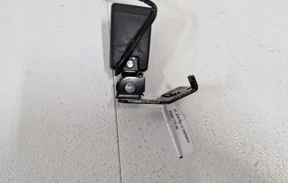 KIA Rio Rear seatbelt buckle