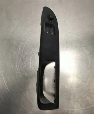 Volkswagen PASSAT B6 Front door window switch trim 3C1867171C