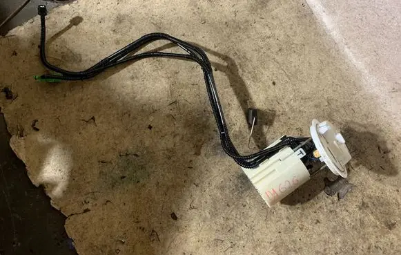 Mercedes-Benz E C207 W207 In-tank fuel pump A2044702294