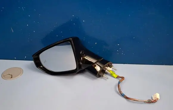 Lexus UX Front door electric wing mirror E13049704