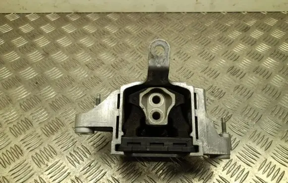 Hyundai Tucson TL Engine mount bracket M53
