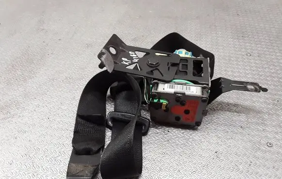 Cadillac BLS Front seatbelt
