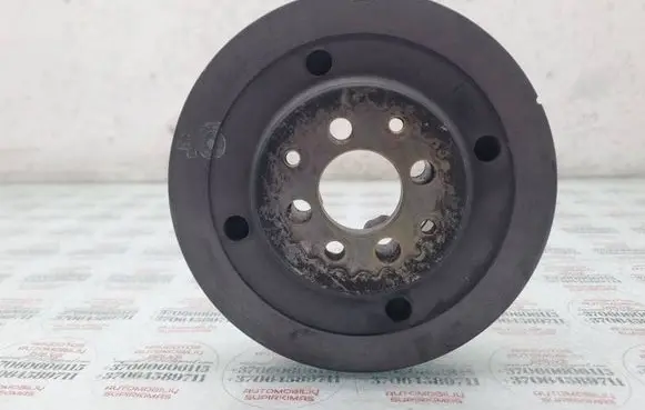 Volkswagen Golf IV Crankshaft pulley 038105243