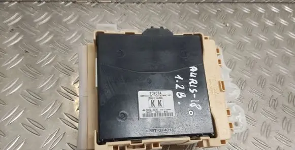 Toyota Auris E180 Fuse module 8922102480 8273012X81