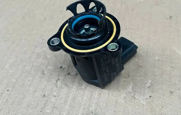 Audi A3 8Y Rear glass lock/latch E514 06H145710D