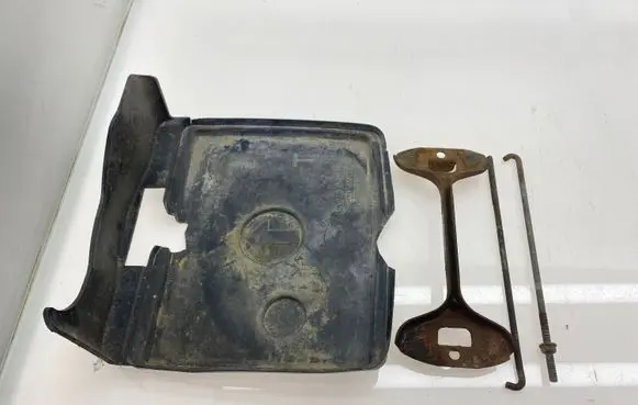Battery bracket