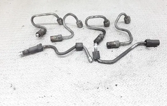 Mazda 5 Fuel injector supply line/pipe 