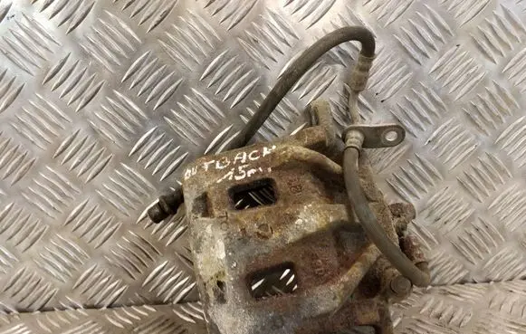Subaru Outback (BS) Front brake caliper