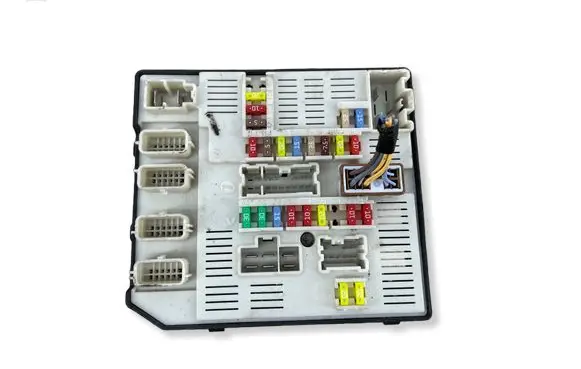 Renault Megane III Fuse module 284B60008R 8229294251 519339311
