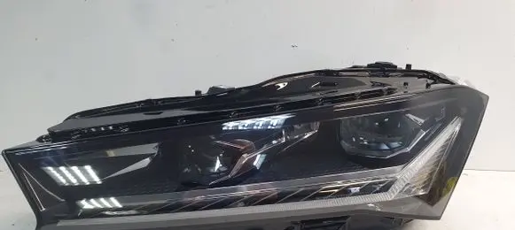 Skoda Superb B9 Headlight/headlamp 3P1941015A