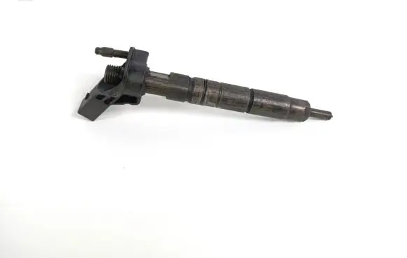Mercedes-Benz CLS C218 X218 Fuel injector A6420701187