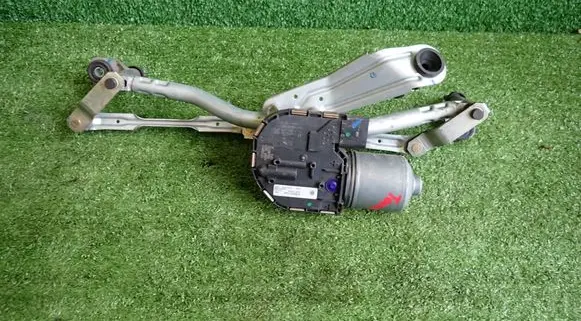 Volkswagen Touran III Front wiper linkage and motor 5TB955023A