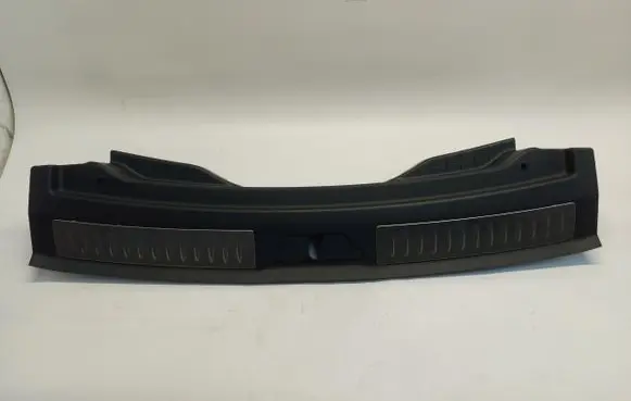 Trunk/boot sill cover protection