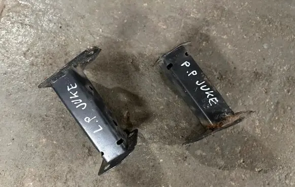 Nissan Juke II F16 Front bumper mounting bracket 561115265R